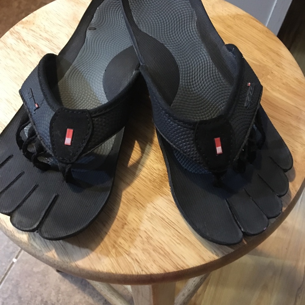 Sazzle flip flops